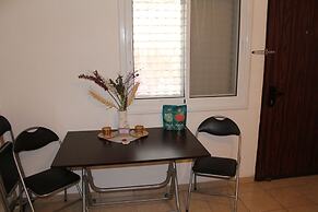 Zimmer Dora Dead Sea