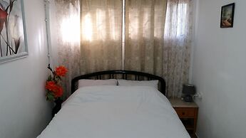 Zimmer Dora Dead Sea