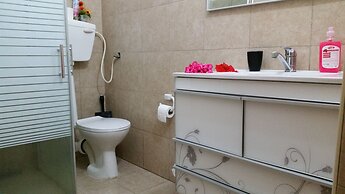 Zimmer Dora Dead Sea
