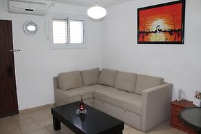 Zimmer Dora Dead Sea