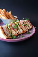 Applause Hotel by CLIQUE