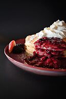 Applause Hotel by CLIQUE