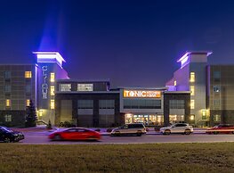 Applause Hotel by CLIQUE