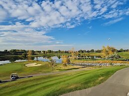 Applause Hotel by CLIQUE