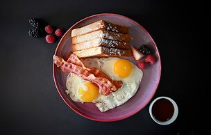 Applause Hotel by CLIQUE