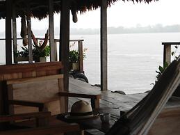 Kurupira Cabin Floating