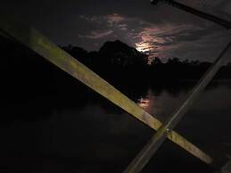 Kurupira Cabin Floating