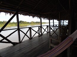 Kurupira Cabin Floating