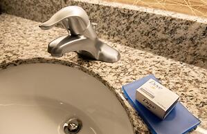 Holiday Inn Express & Suites New Martinsville by IHG