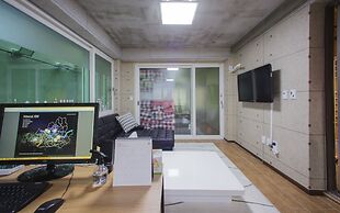 KW Hongdae Line Hostel