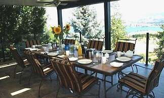 A View of the Lake Bed & Breakfast