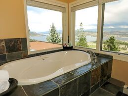 A View of the Lake Bed & Breakfast