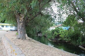 Kokanee Beach Resort Motel