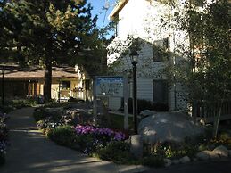 La Vista Blanc by Mammoth Reservation Bureau