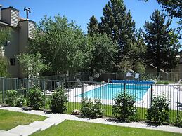 La Vista Blanc by Mammoth Reservation Bureau