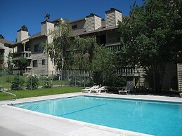 La Vista Blanc by Mammoth Reservation Bureau