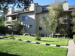 La Vista Blanc by Mammoth Reservation Bureau