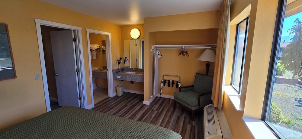 Olympic View Inn
