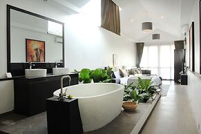 Crystal Blue Boutique Hotel