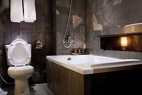 Crystal Blue Boutique Hotel