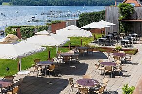 Sixtus Sinatur Hotel og Konference