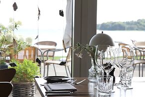 Sixtus Sinatur Hotel og Konference