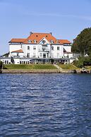 Sixtus Sinatur Hotel og Konference