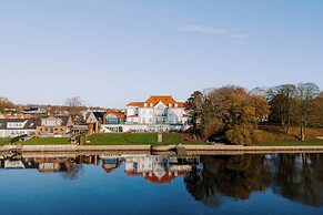 Sixtus Sinatur Hotel og Konference