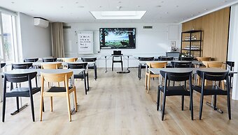 Sixtus Sinatur Hotel og Konference