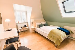 Sixtus Sinatur Hotel og Konference