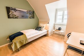 Sixtus Sinatur Hotel og Konference