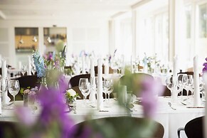 Sixtus Sinatur Hotel og Konference