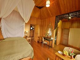 Shwe Inn Tha Floating Resort Hotel