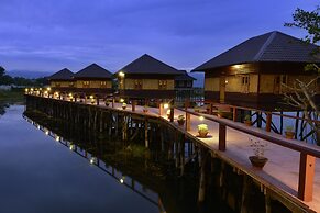 Shwe Inn Tha Floating Resort Hotel