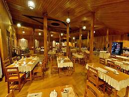 Shwe Inn Tha Floating Resort Hotel