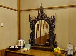 Shwe Inn Tha Floating Resort Hotel