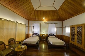 Shwe Inn Tha Floating Resort Hotel