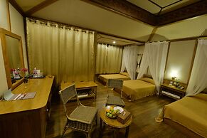 Shwe Inn Tha Floating Resort Hotel