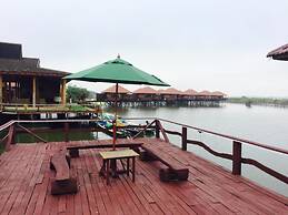 Shwe Inn Tha Floating Resort Hotel