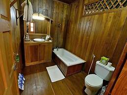 Shwe Inn Tha Floating Resort Hotel