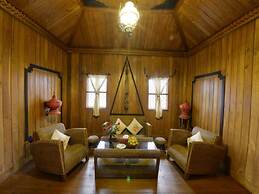 Shwe Inn Tha Floating Resort Hotel