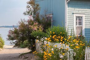 The Blue Dory Inn