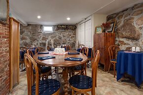 The Blue Dory Inn