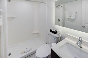 Tropical Seas Hotel