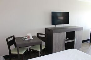 Tropical Seas Hotel