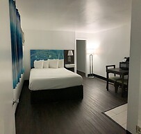 Tropical Seas Hotel