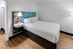 Tropical Seas Hotel