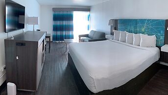 Tropical Seas Hotel