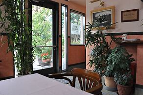 Country Inn The White Marine