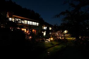 Nakaoyama Onsen Shosenkaku